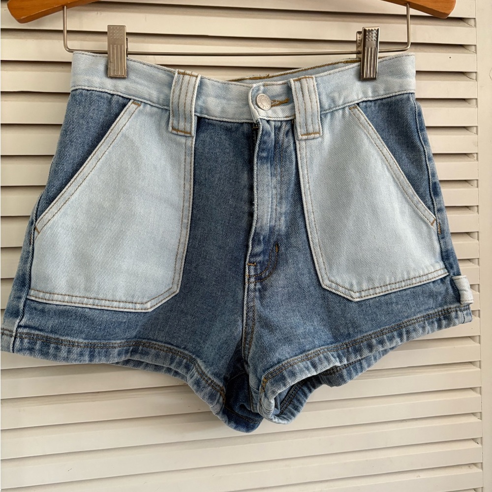 PacSun Color block Denim Shorts size 26 Super Cute Side Loop, Has Zip Fly